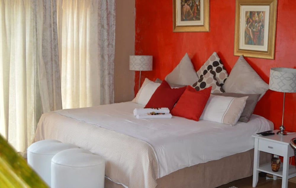 Double Room (Red) photo 2