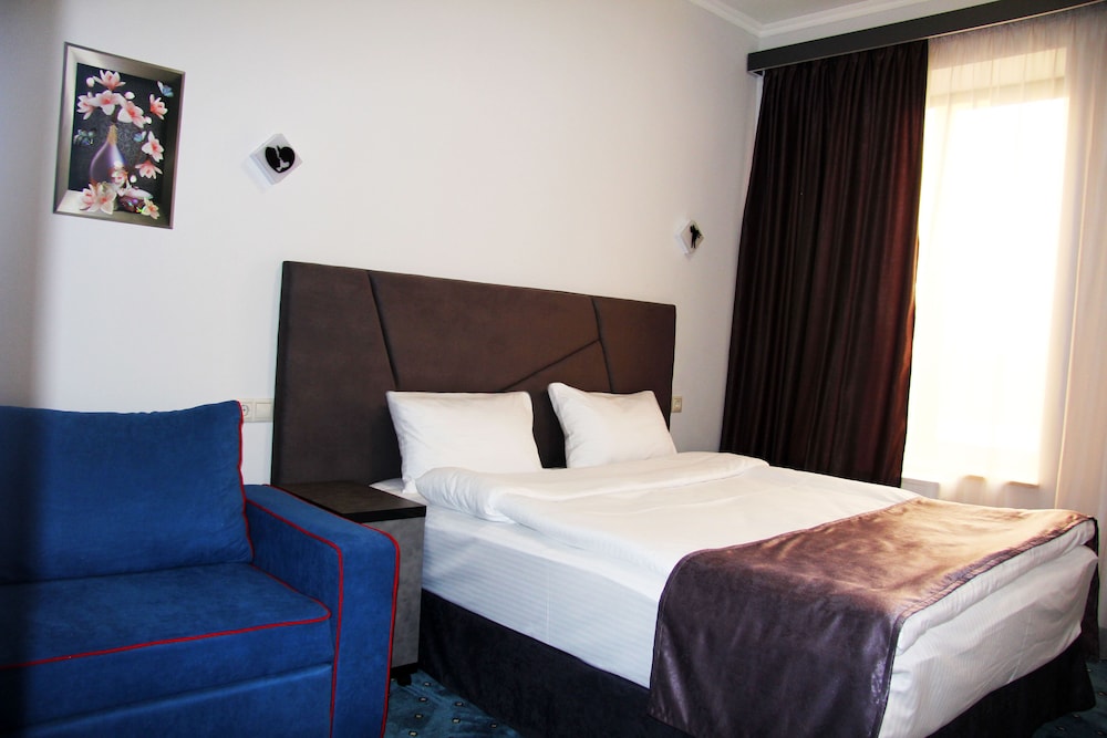 Deluxe Double or Twin Room, 1 Bedroom, Non Smoking, Refrigerator