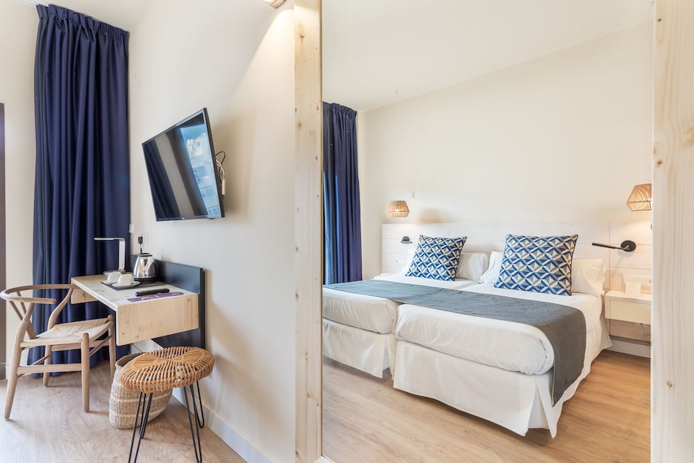Suite (2 Adults + 2 Children) photo 2
