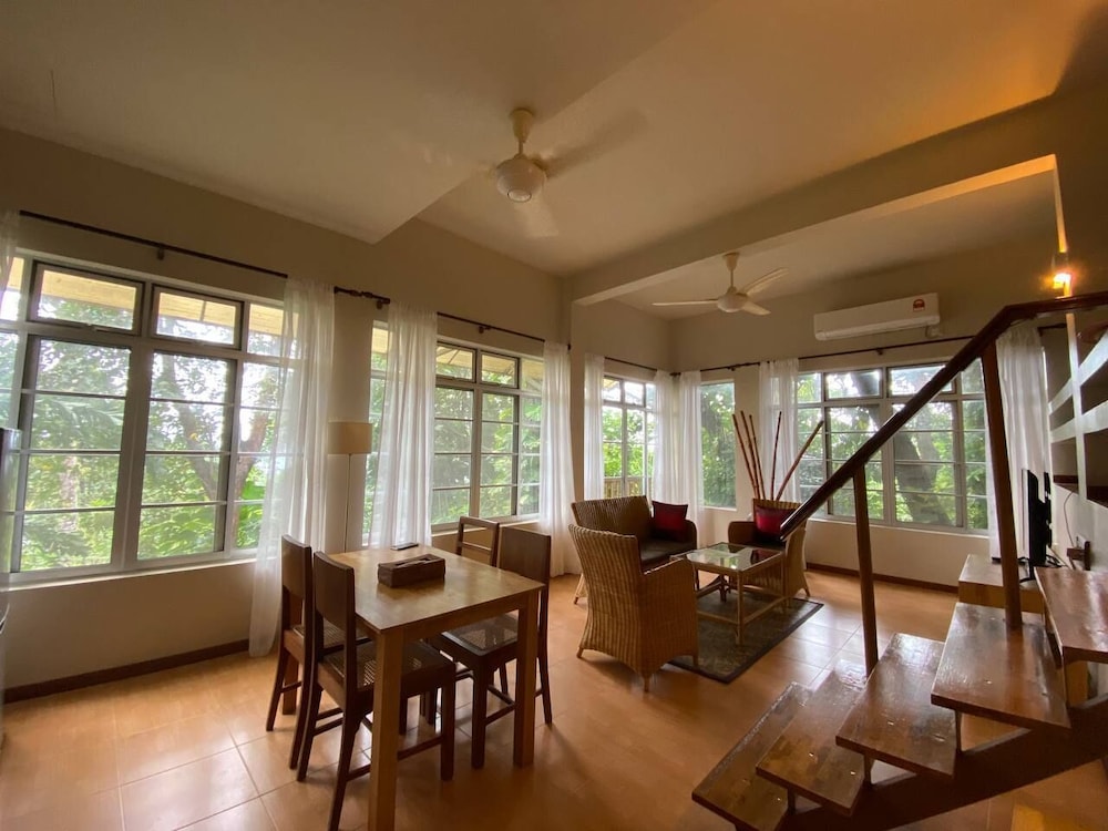 Triple Storey Two Bedrooms Cottage - Photo 8