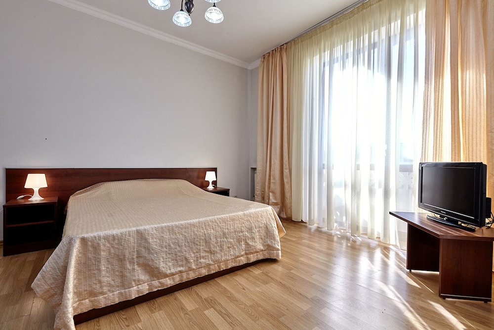Family Room, 2 Bedrooms, Mountain View