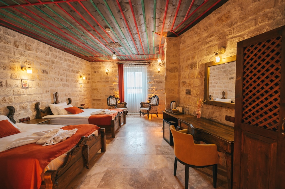 Standard Room, Multiple Beds, Courtyard View photo 3