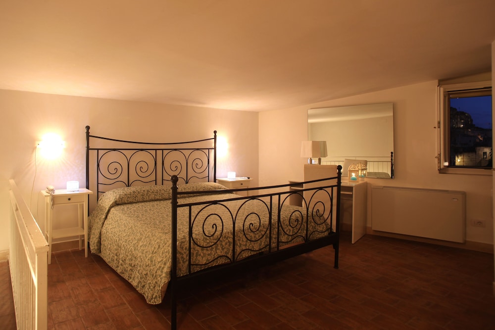 Standard Double Room - Photo 2