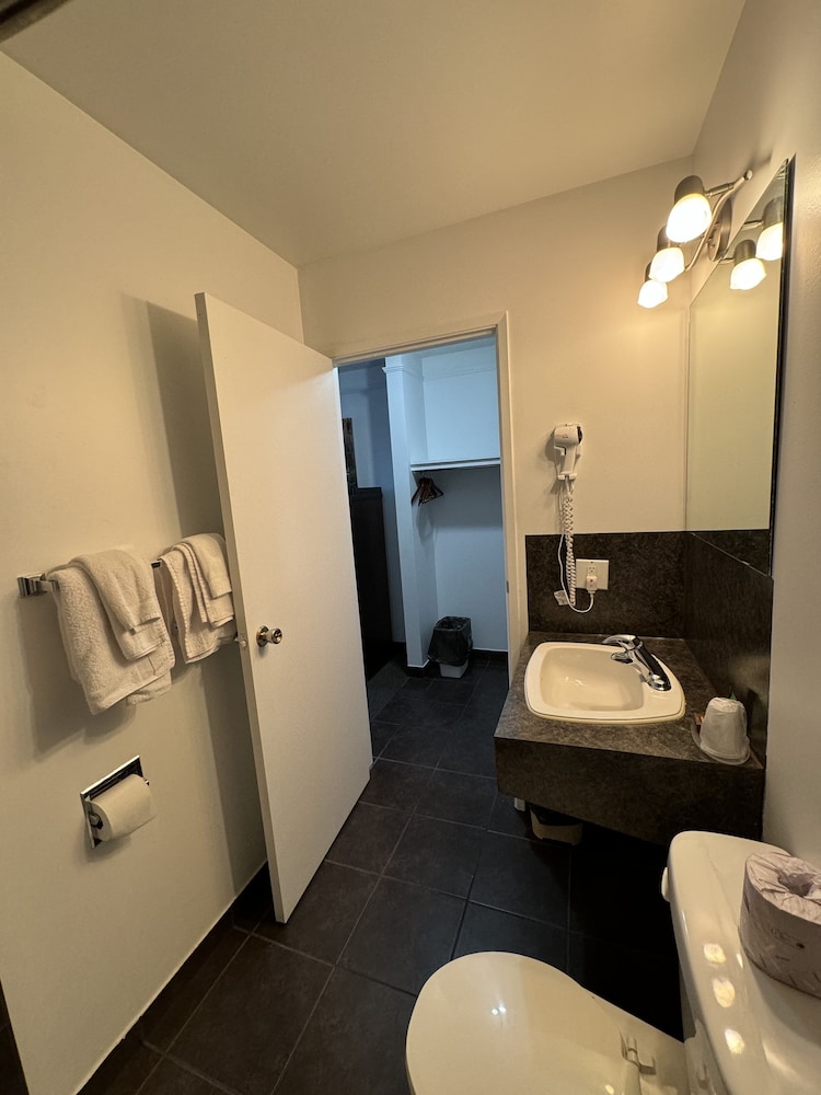 Basic Single Room - Photo 5