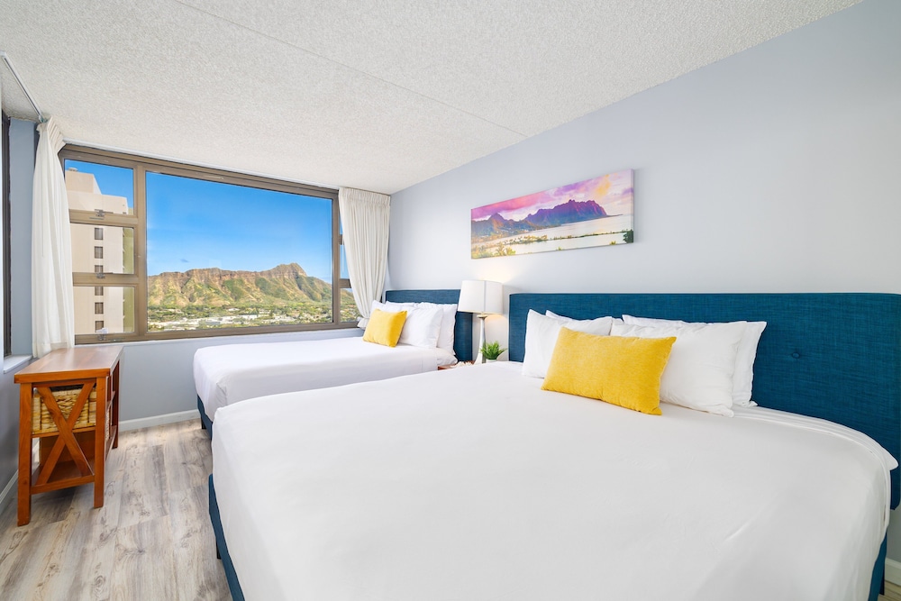 Diamond Head and Ocean views with King Bed and Parking: Condo, 1 Bedroom, Balcony, Ocean View (0023) photo