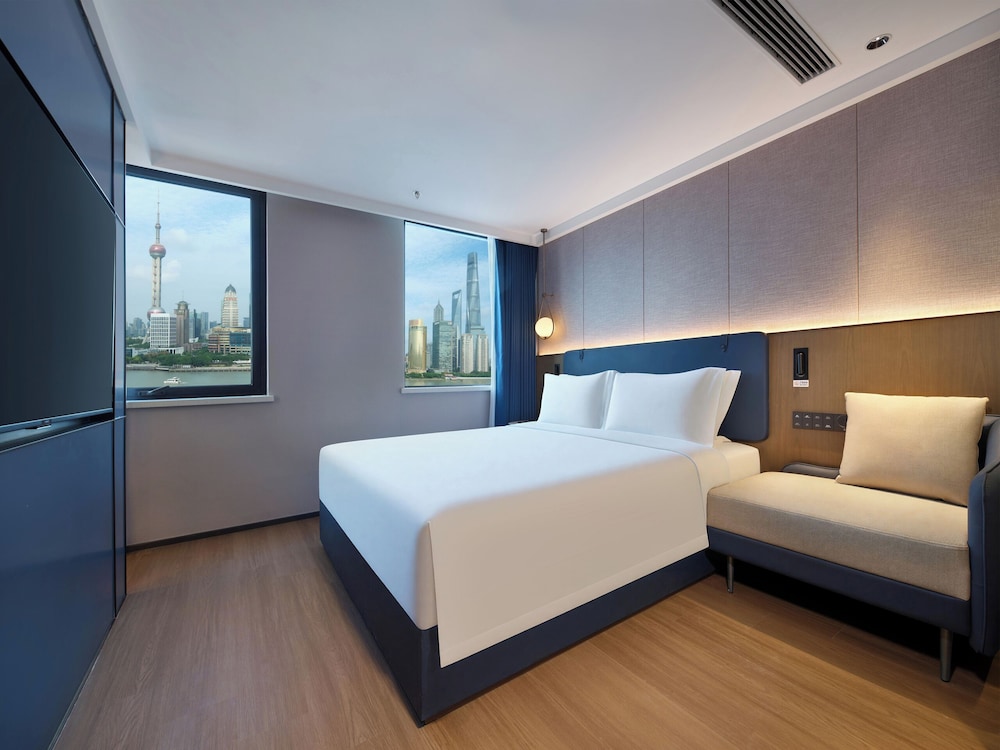 Bund View King Bed Room