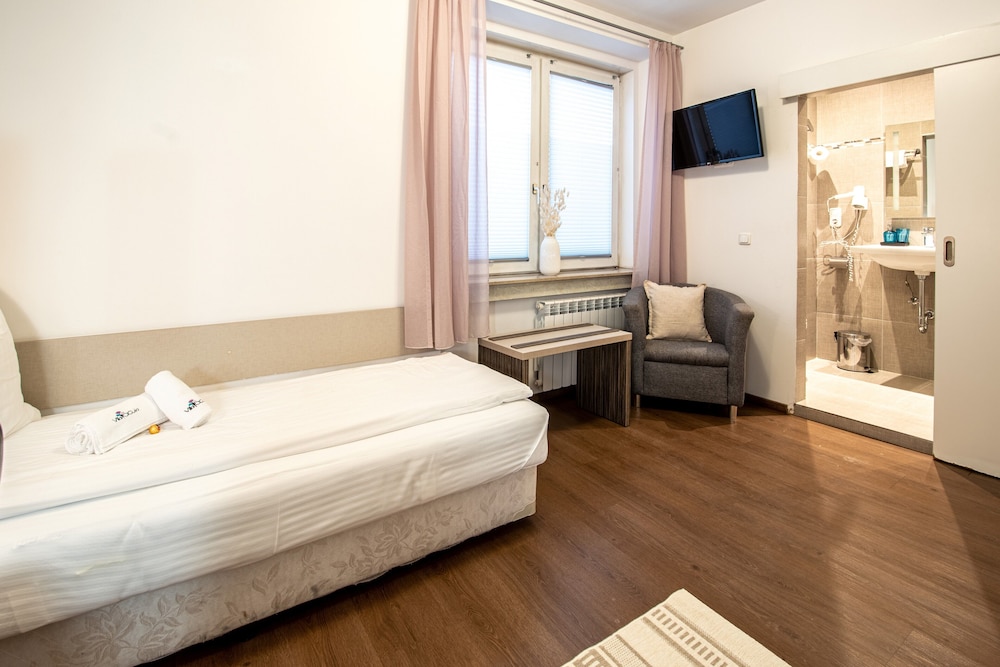 Comfort Twin Room photo 3