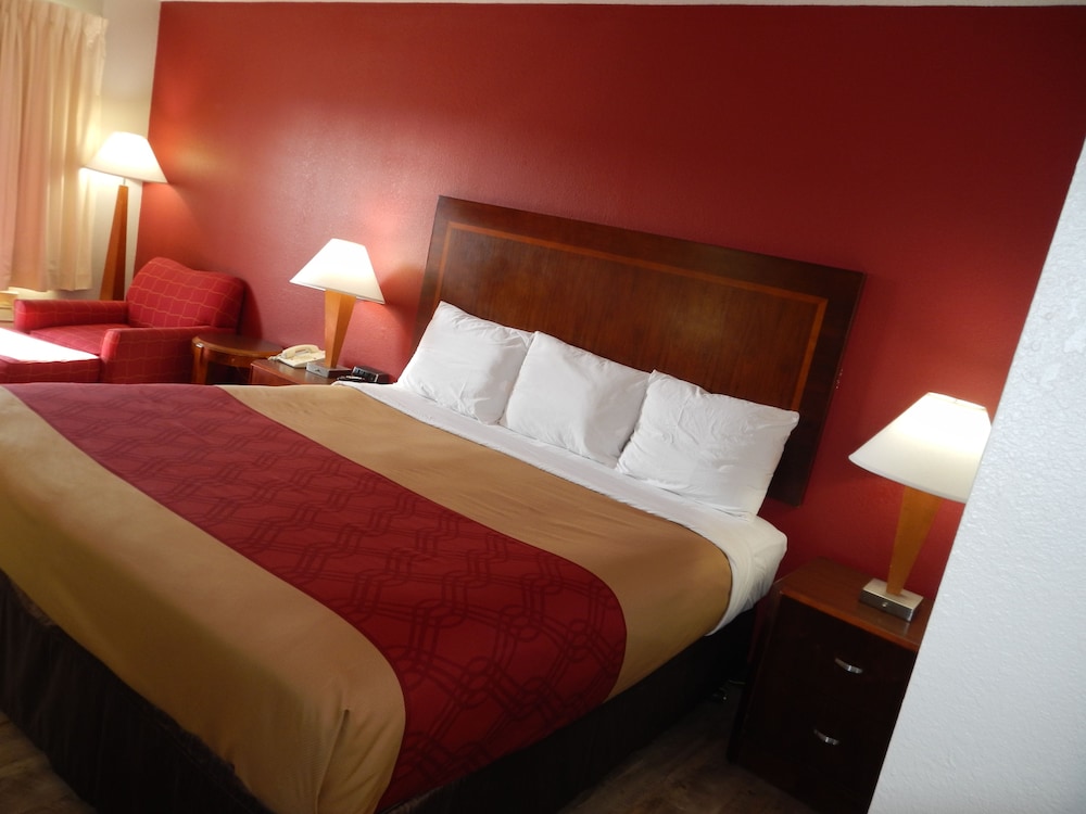 Standard Room, 1 King Bed, Non Smoking - Photo 6