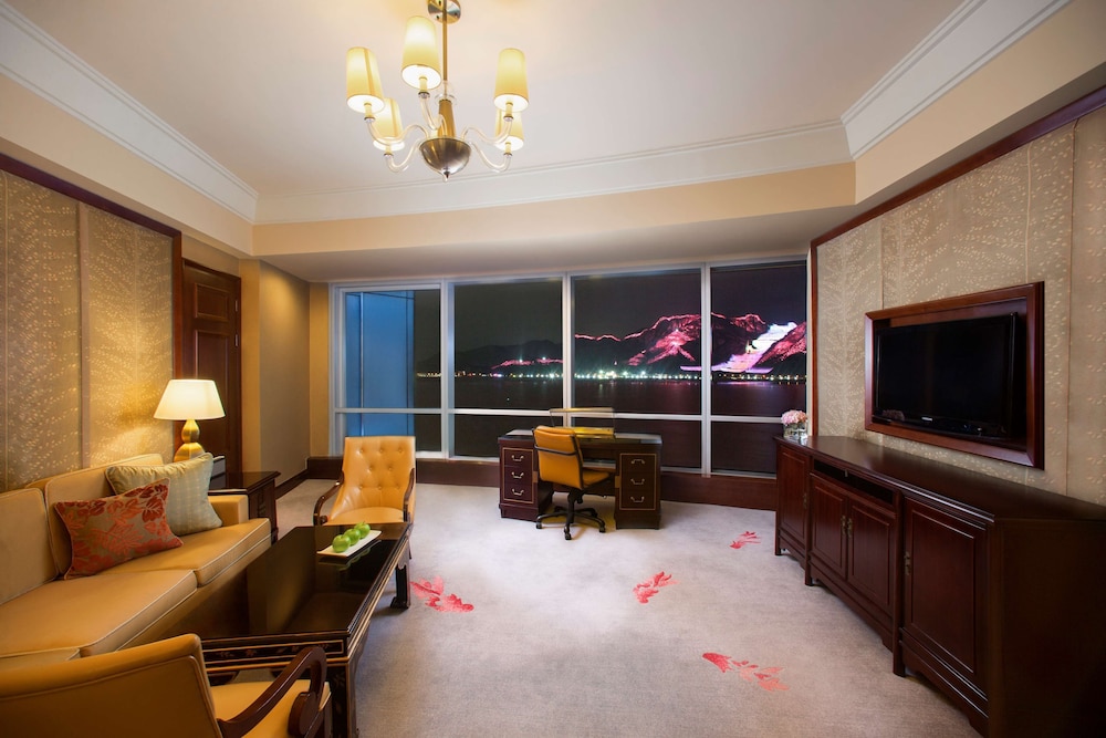 Executive Suite, 1 King Bed photo 3