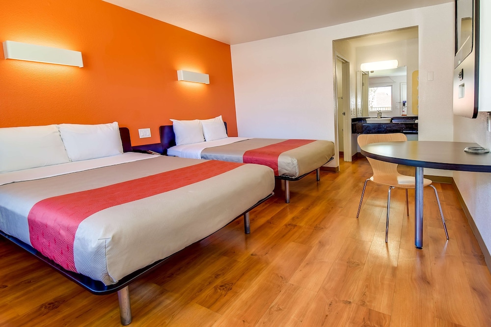 Standard Room, 2 Queen Beds, Non Smoking photo 1