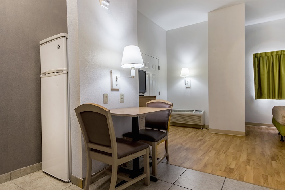 Room, 2 Double Beds, Non Smoking, Kitchen photo 3