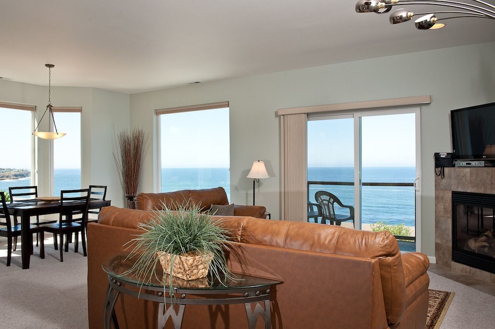 Top Floor Condo, 2 Bedrooms, Kitchen, Ocean View (Snuggle Up) photo 3