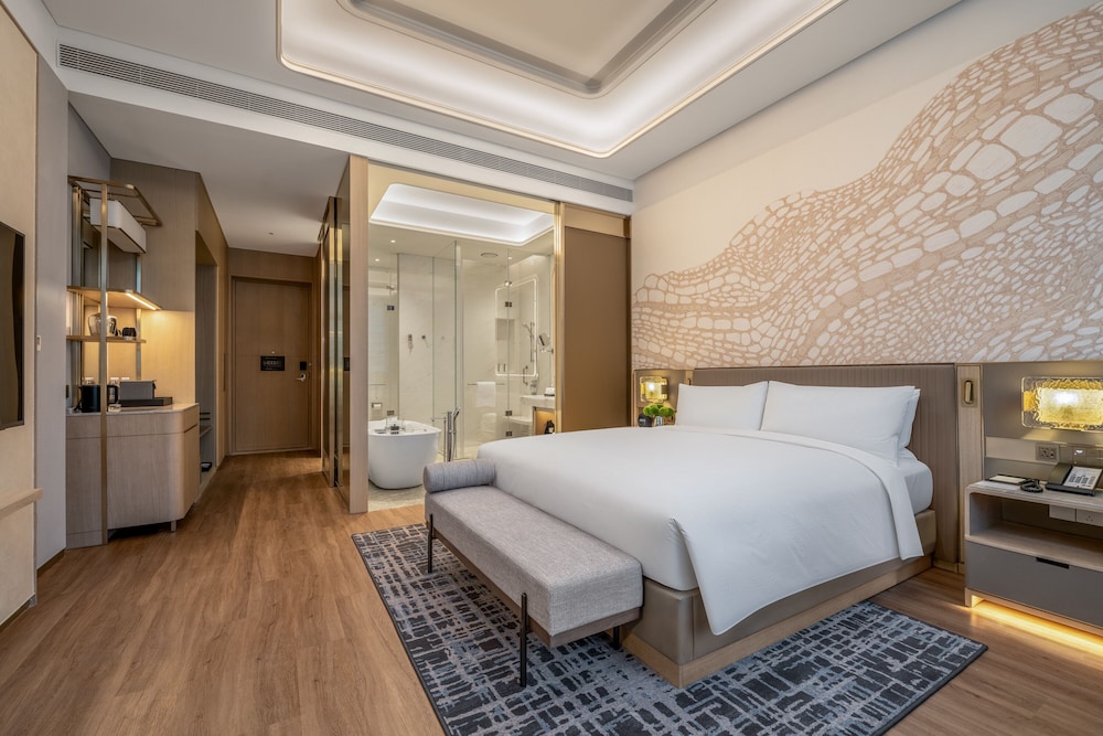 Premium Room, 1 King Bed with Sofa bed photo 3