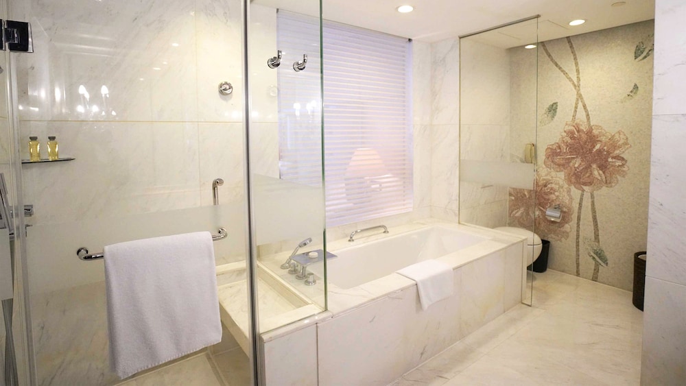 Classic Room, 1 King Bed (High Floor) - Photo 7