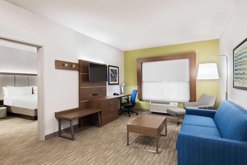 Executive Suite, 1 King Bed, Non Smoking - Photo 3
