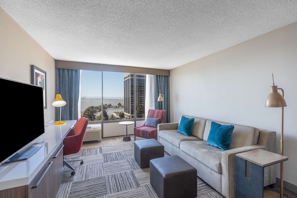 Junior Suite, 1 King Bed, Mountain View, Corner, photo 6