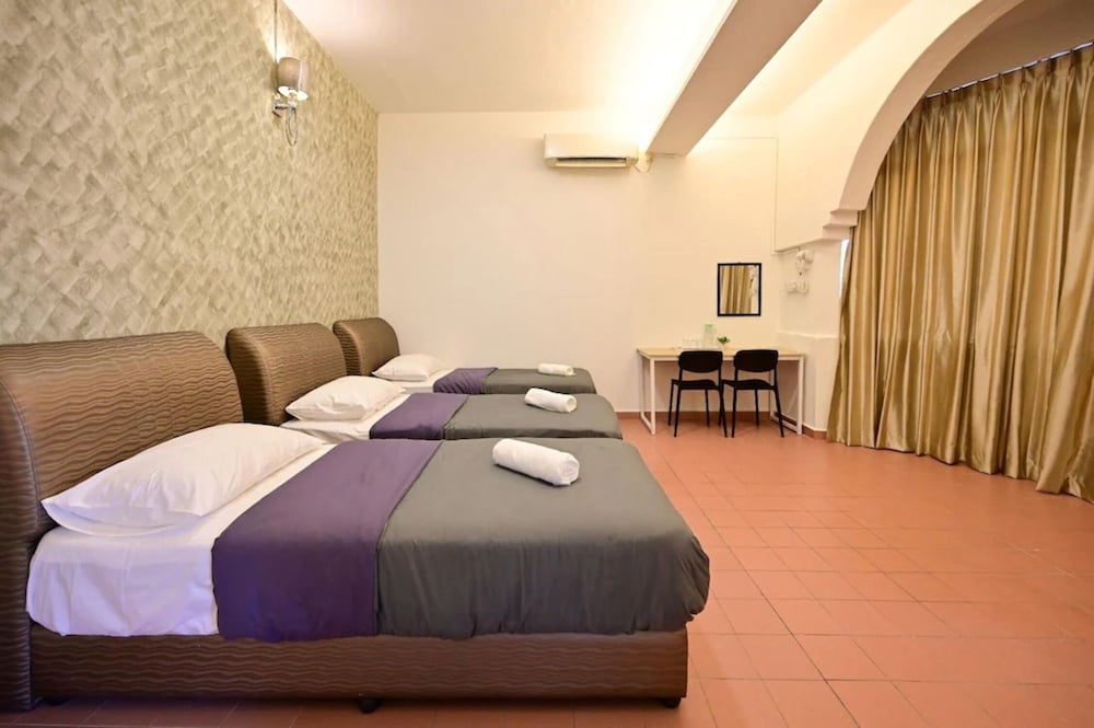 Economy Triple Room