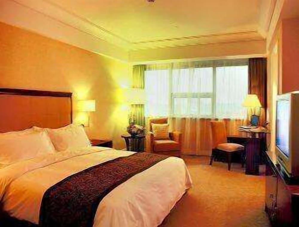Deluxe Queen Bed Room photo 1