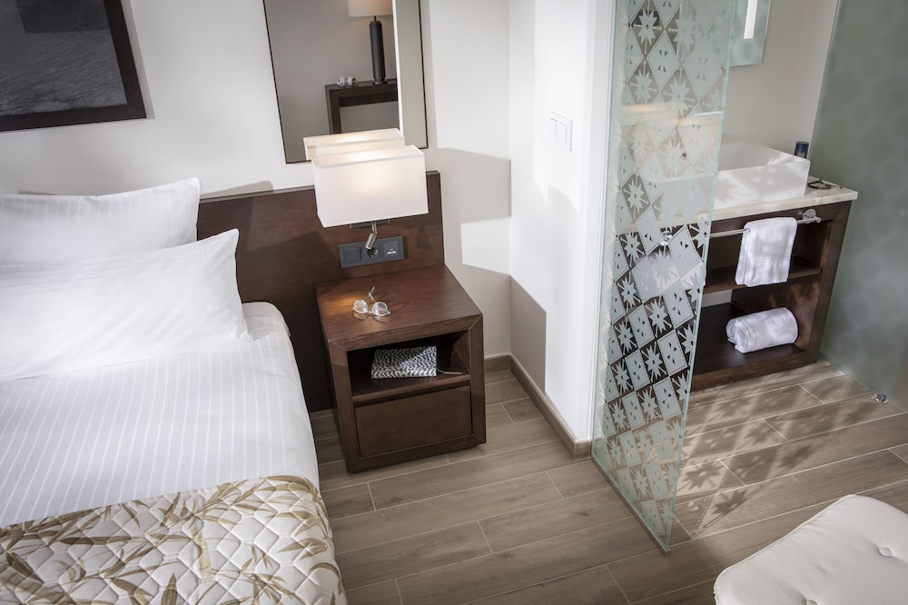 Classic Double Room, Partial Sea View