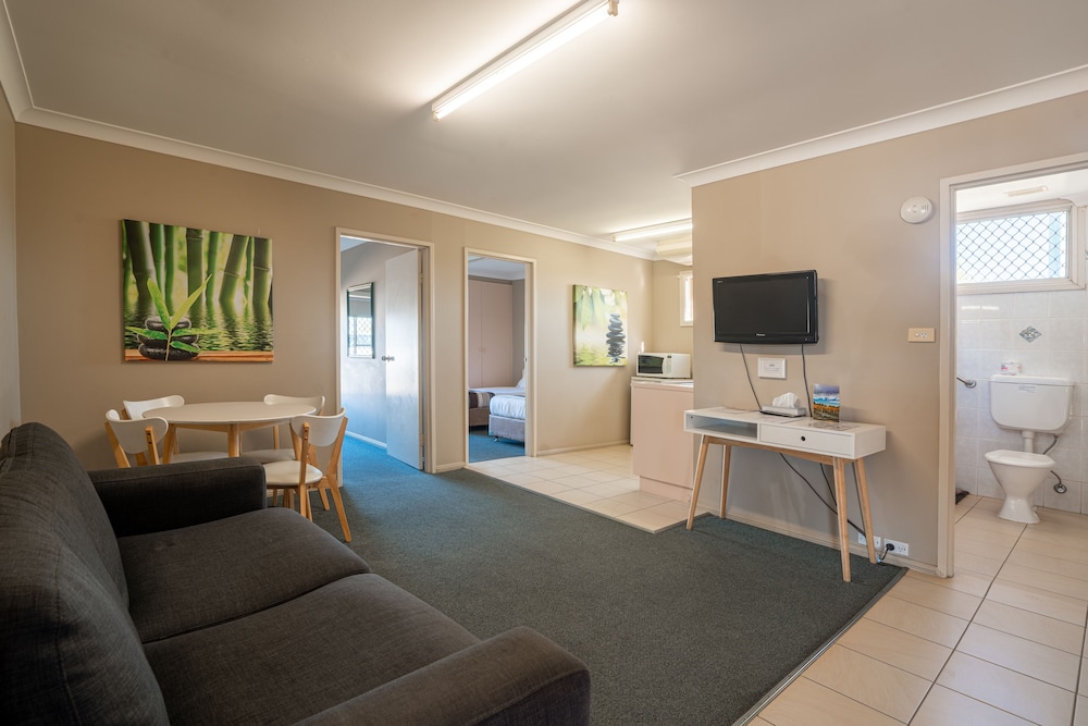 Deluxe Suite, 2 Bedrooms, Non Smoking, Kitchenette (Unit) photo 1