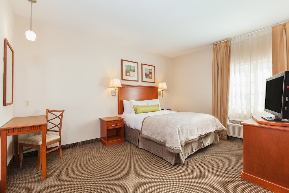 Suite, 1 Bedroom, Accessible (Communications) - Photo 2