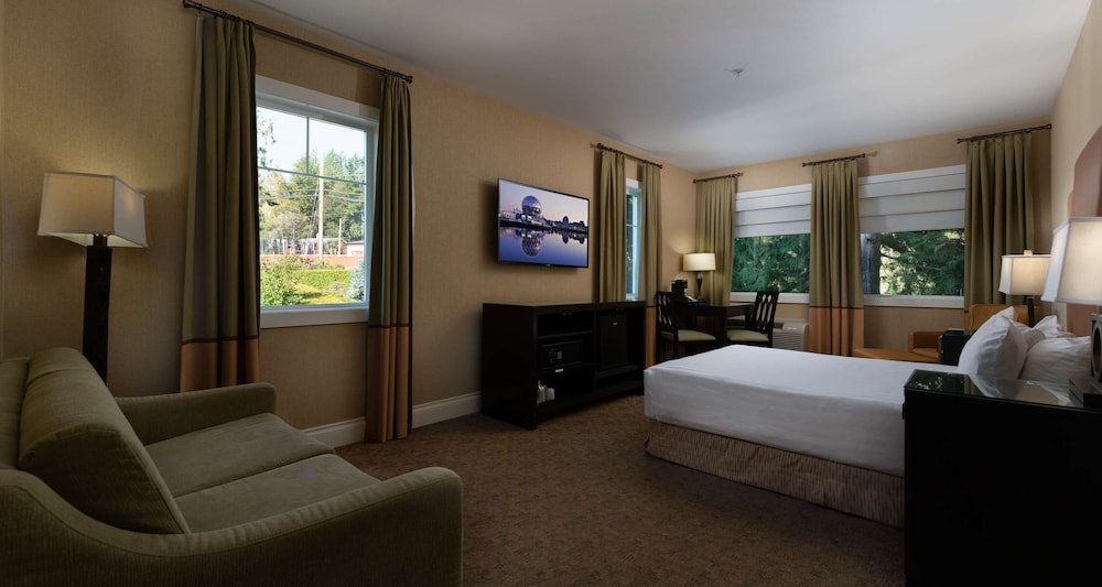 Standard Room, 1 Queen Bed, Accessible, Refrigerator - Photo 1