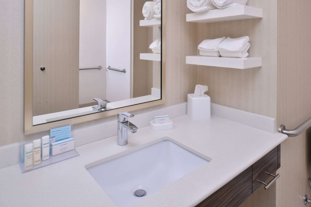 Hampton Inn & Suites Bend, Photo 2