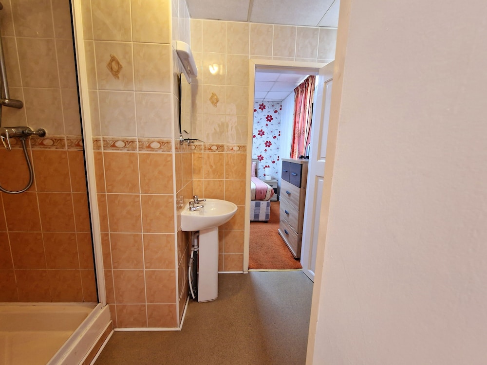 Comfort Quadruple Room, Ensuite (Jack and Jill style ) - Photo 3
