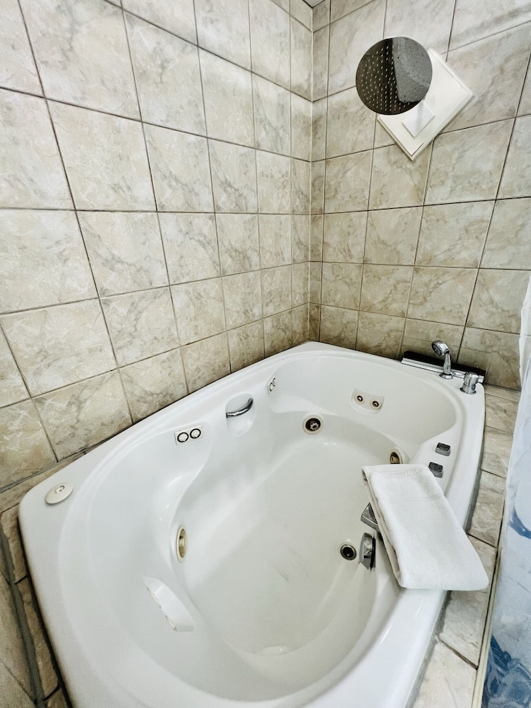 Suite, Ensuite, Courtyard View (SS Post Boy Suite) photo 3