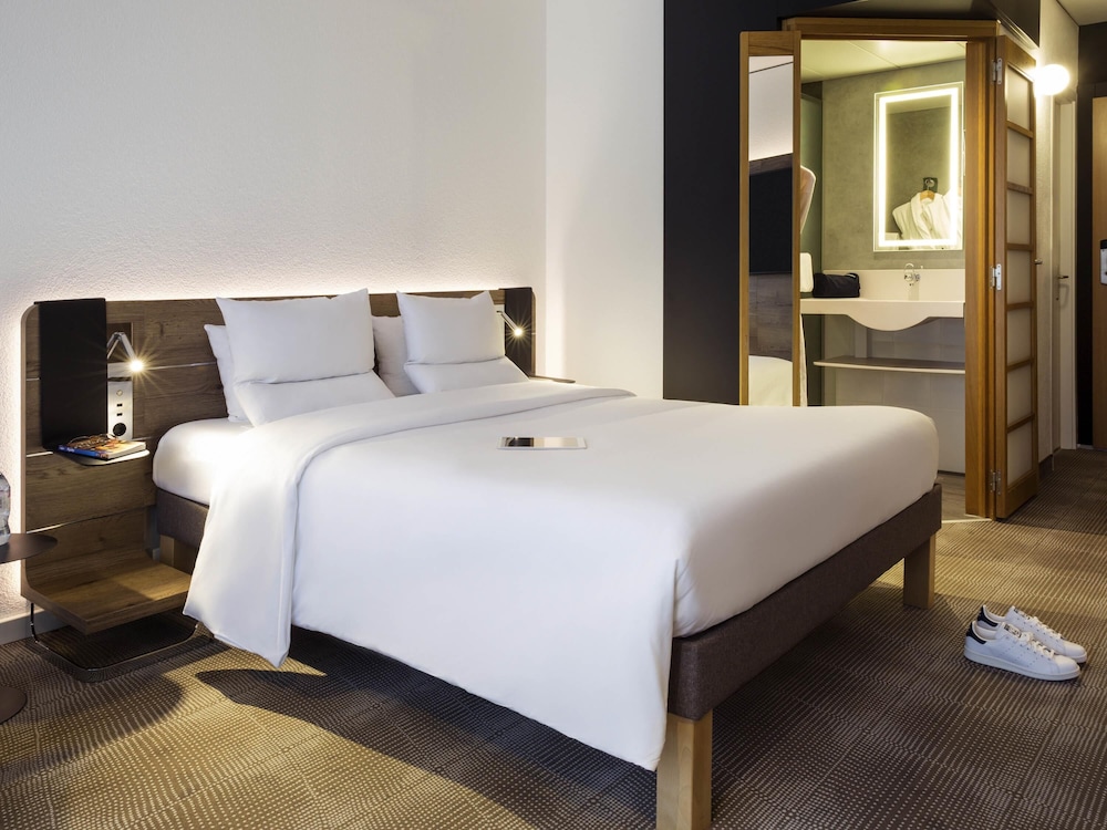 Business Room, 1 Queen Bed thumbnail 6