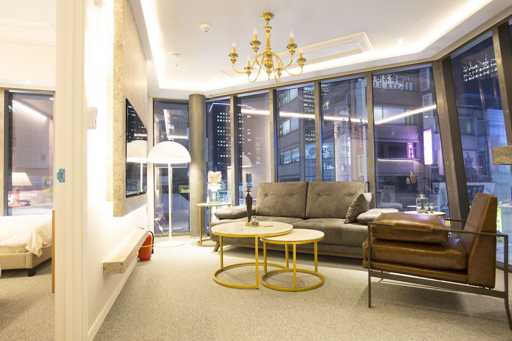 Main Building Suite (Randomly Selected) - Photo 12