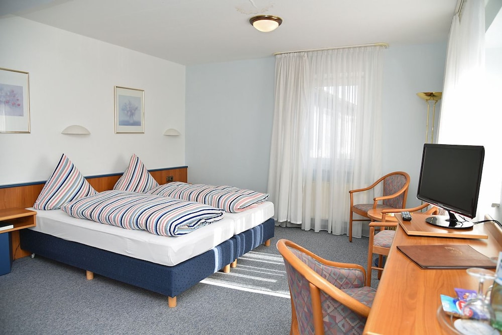 Triple Room, Multiple Beds, Non Smoking photo 2