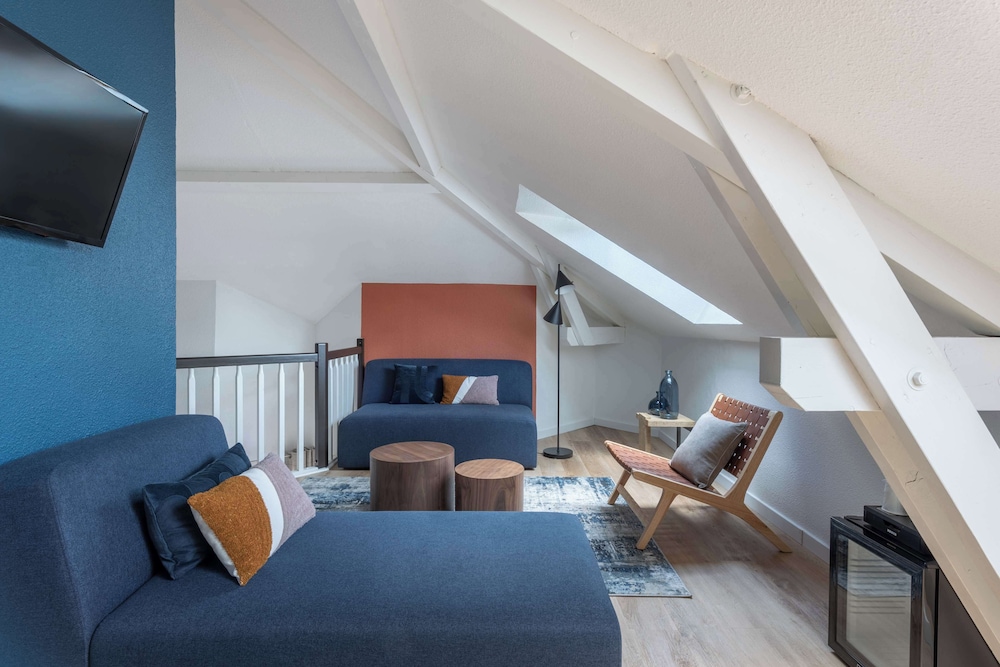 Superior Suite, 1 King Bed, Non Smoking - Photo 12