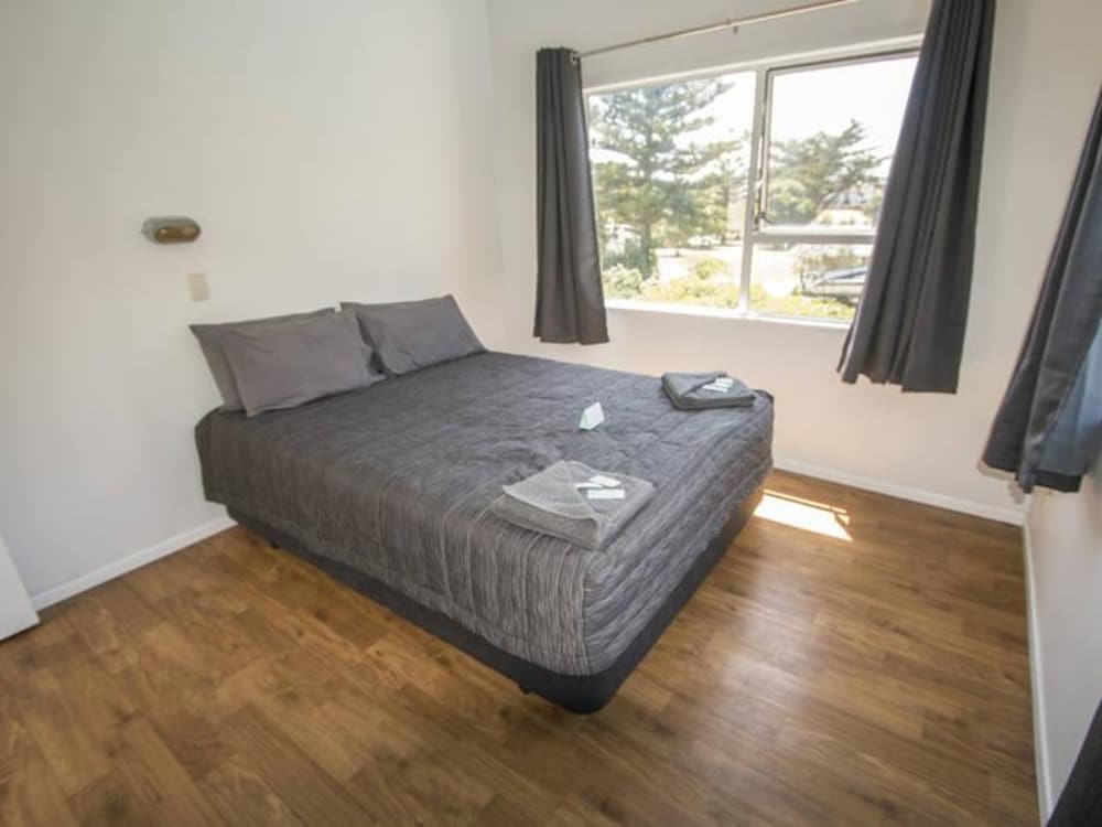 Seaview Motel - Two Bedroom photo 3