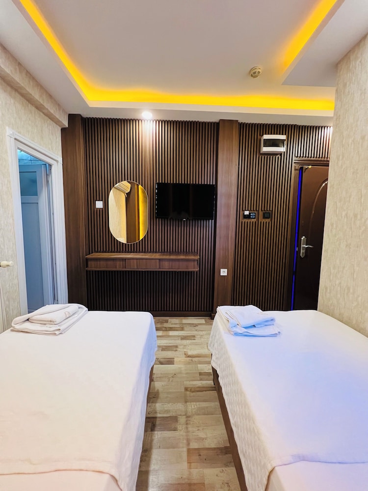 Economy Twin Room photo 1