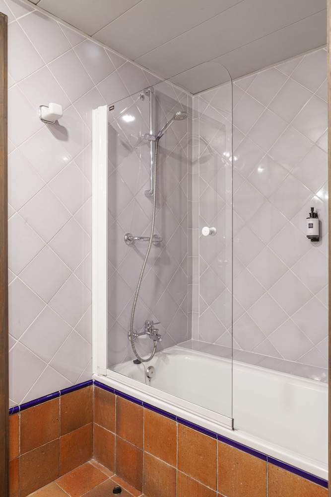 Junior Suite (2 adults) - Photo 11
