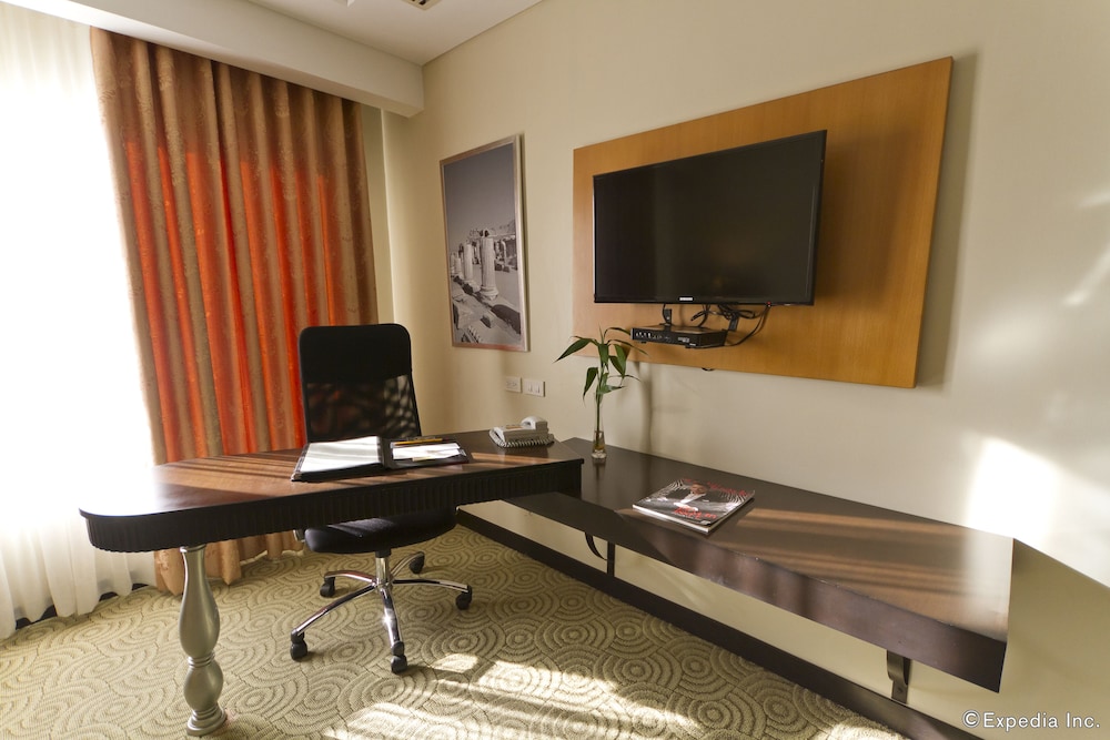 Executive Suite - Photo 8
