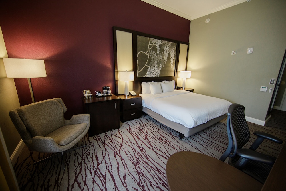 Room, 1 King Bed (Hearing Accessible) - Photo 6