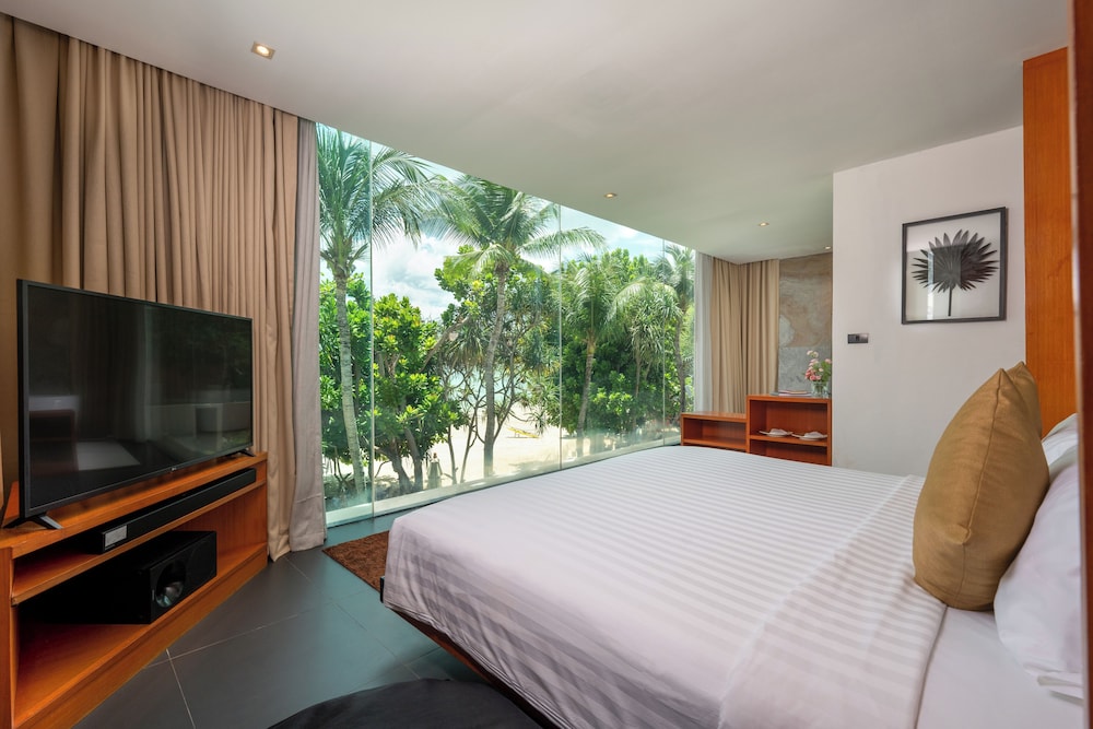 Suite, 1 Bedroom, Sea View (Free Daily Minibar) - Photo 4