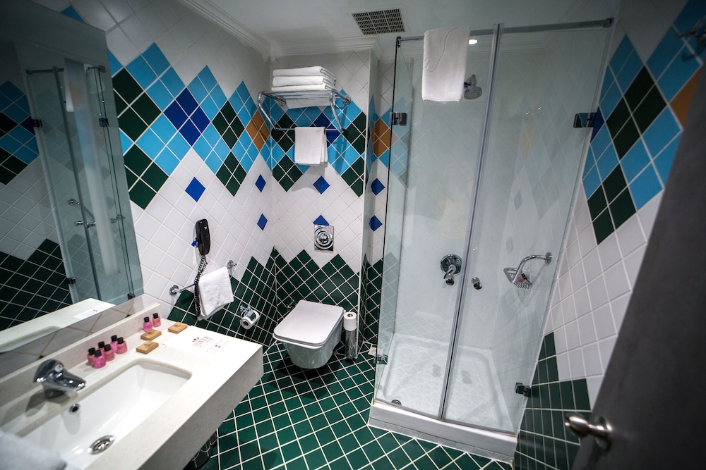 Economy Room thumbnail 6