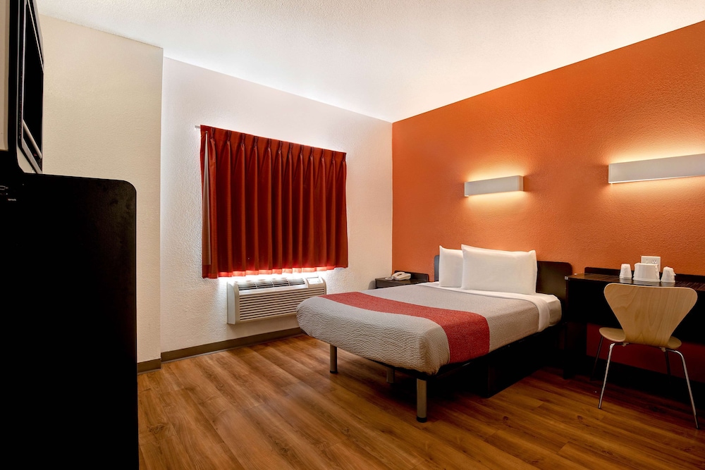 Deluxe Room, 1 Queen Bed, Accessible, Non Smoking photo 2
