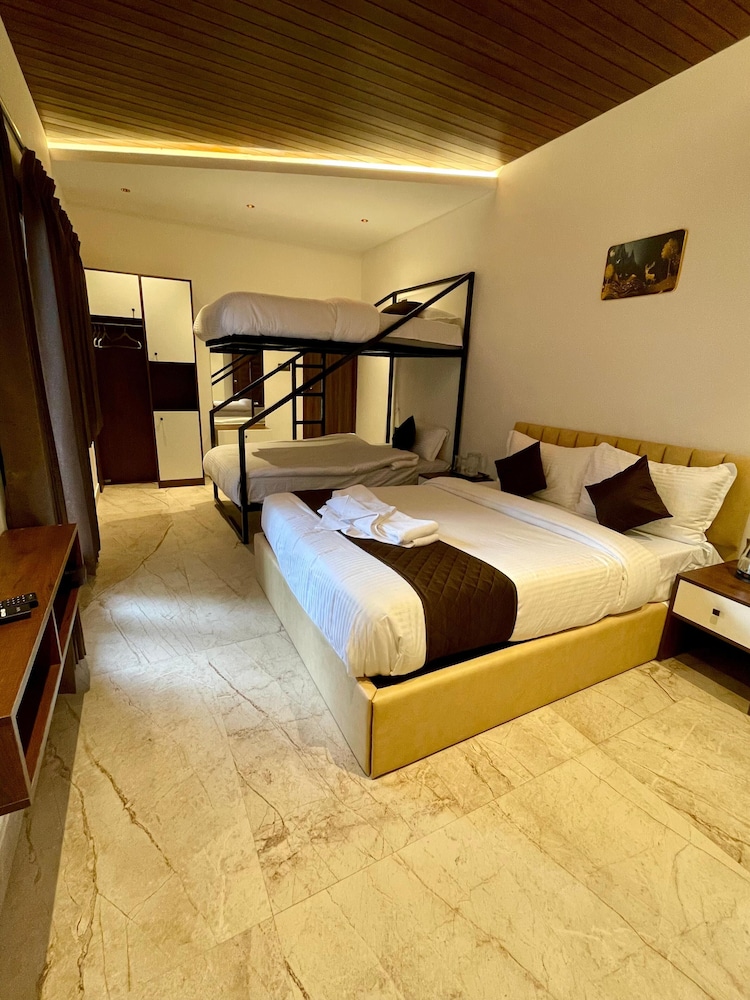 Quadruple Room, Balcony, Resort View