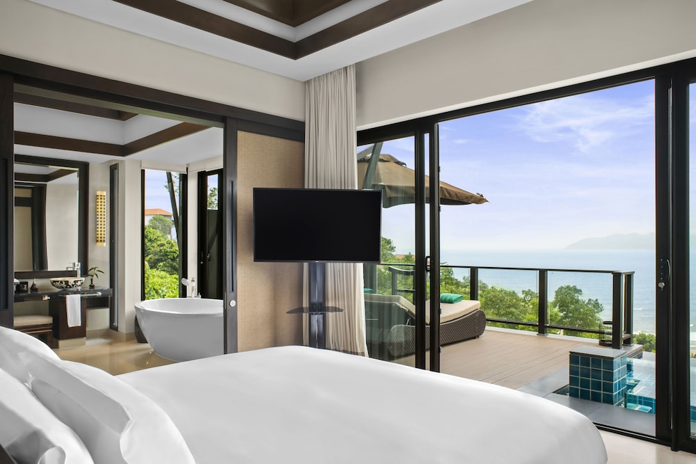 Three Bedroom Seaview Hill Villa with Heated Pool - Photo 2