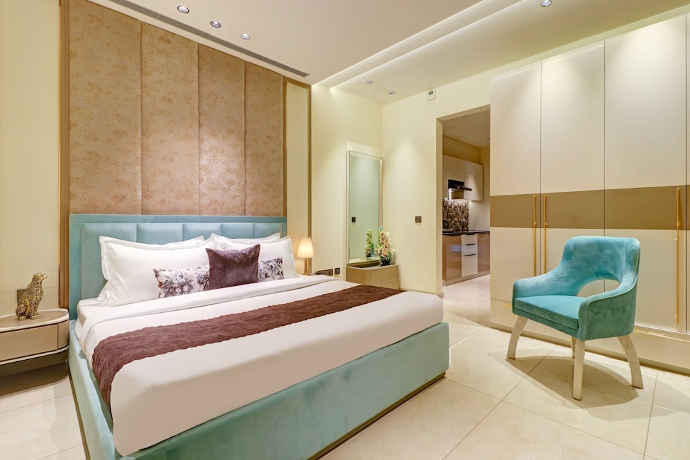 Presidential Suite Room with Balcony and Kitchennate