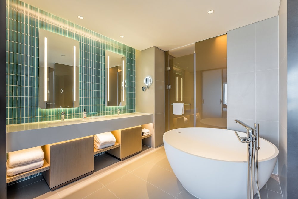 Standard Room, 1 King Bed (Extra Floor Space) photo 3