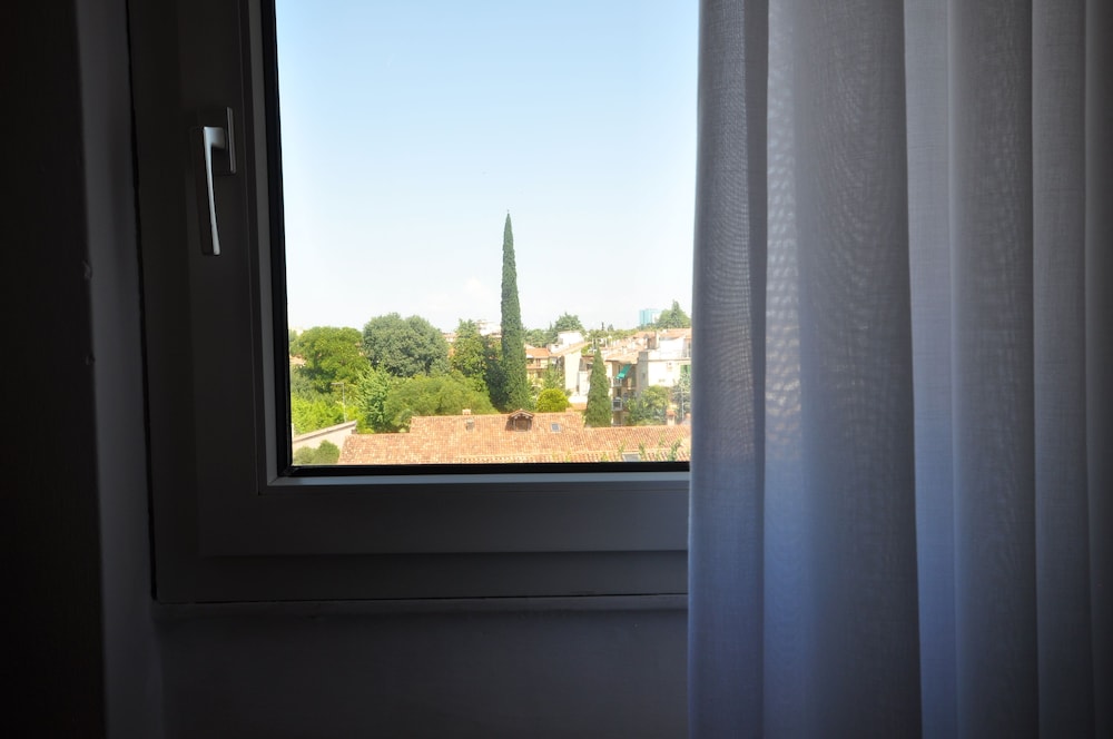 Double Room - Photo 8