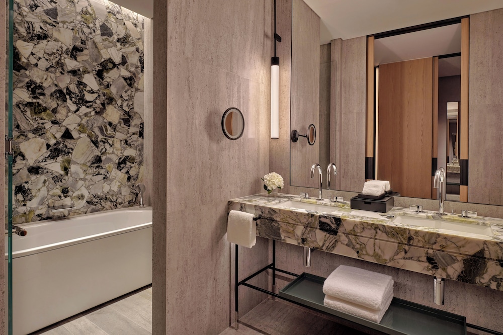 Park Suite with River View Deluxe photo 3
