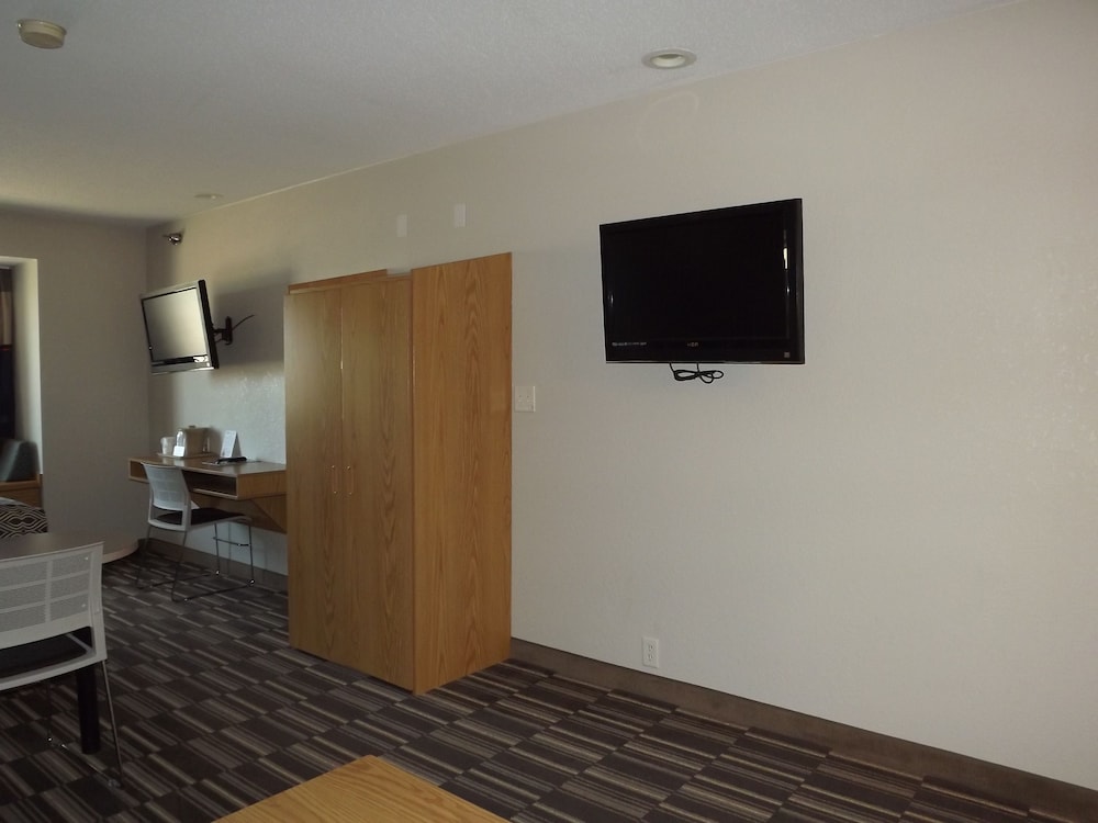 Studio Suite, 1 Queen Bed, Non Smoking - Photo 7