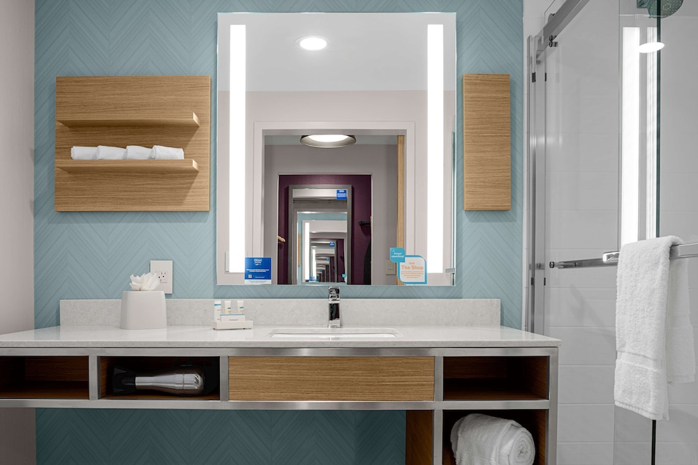 Room, 2 Queen Beds, Accessible, Bathtub - Photo 3