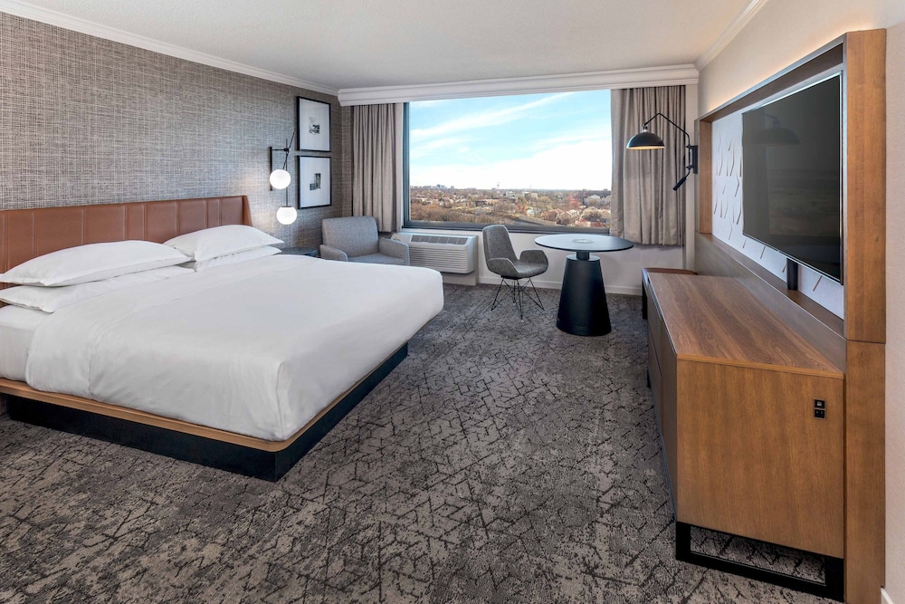 Club Room, 1 King Bed - Photo 3